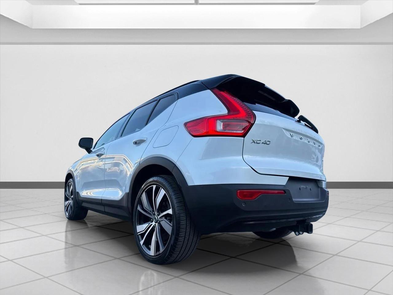 Used 2021 Volvo XC40 P8 Recharge w/ Climate Package image 5