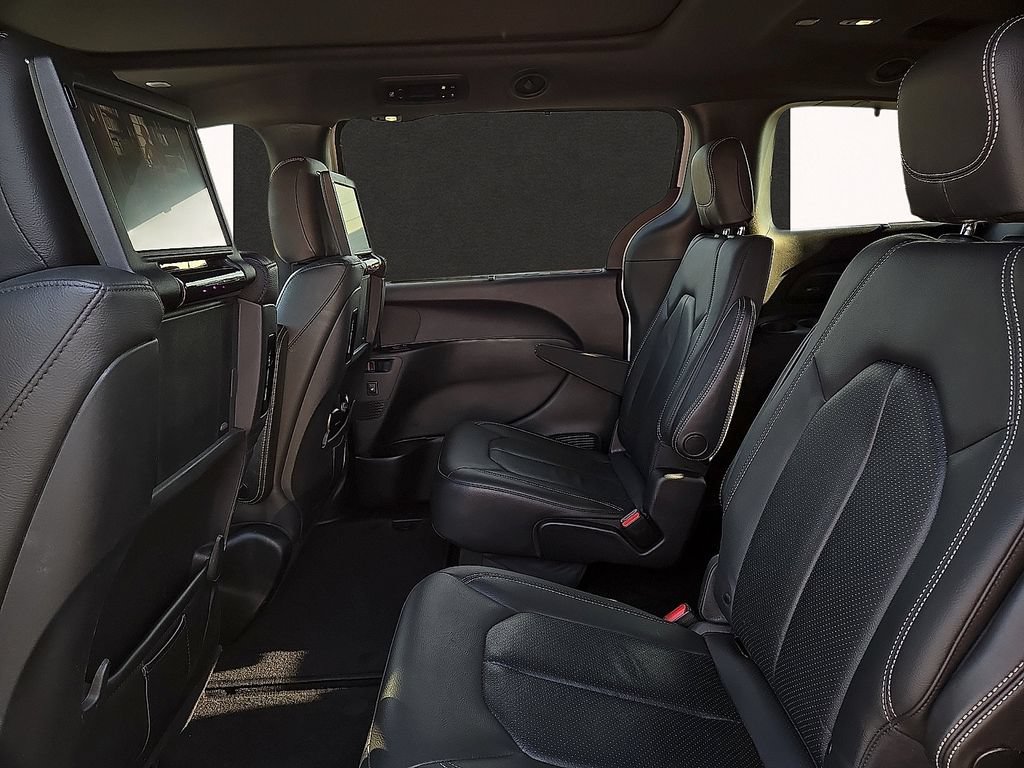 Used 2019 Chrysler Pacifica Touring-L Plus w/ Advanced Safetytec Group FWD image 10