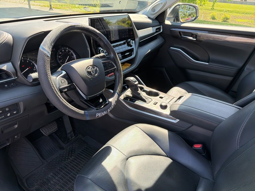 Used 2021 Toyota Highlander Limited AWD/4WD image 15