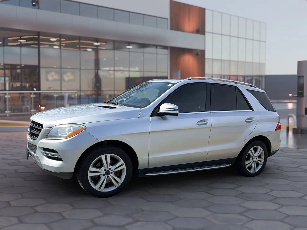 Used 2014 Mercedes-Benz ML 350 ML 350 4MATIC Sport Utility 4D w/ Premium 1 Package image 2