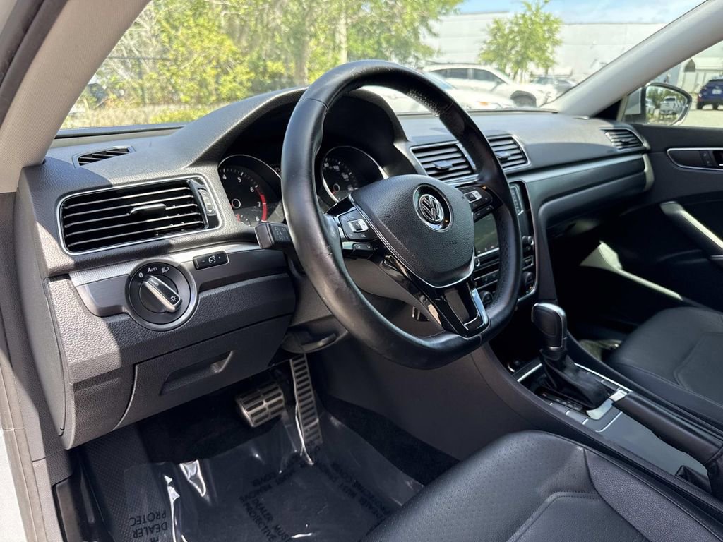 Used 2018 Volkswagen Passat 2.0T R-Line w/ R-Line Lighting Package FWD image 26