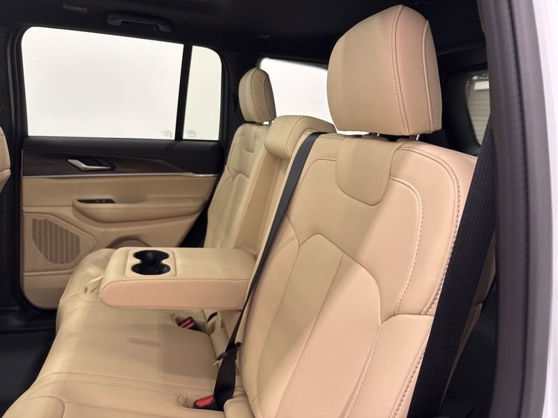 New 2025 Jeep Grand Cherokee Limited image 18