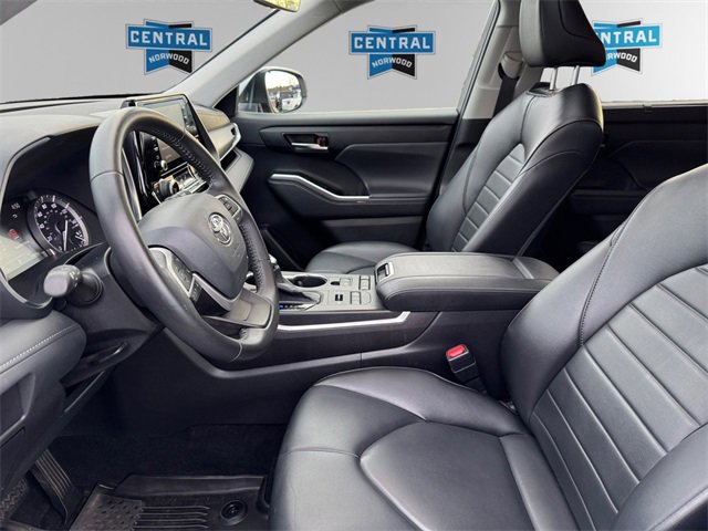 Used 2022 Toyota Highlander XLE image 9