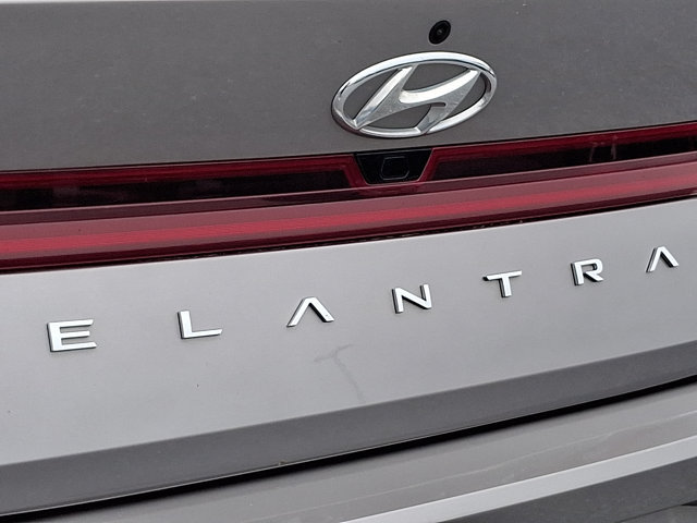 Certified 2021 Hyundai Elantra SEL w/ Convenience + Premium Package FWD image 31