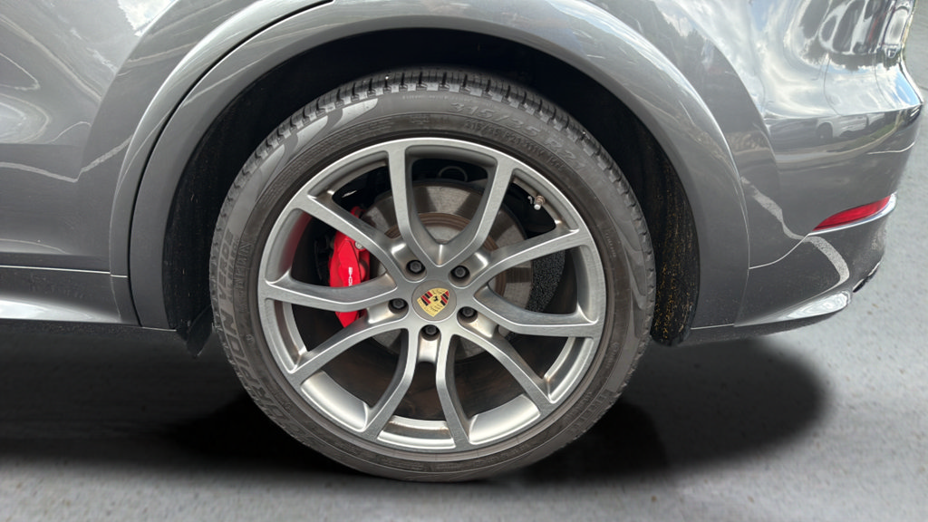 Used 2021 Porsche Cayenne GTS AWD/4WD image 15