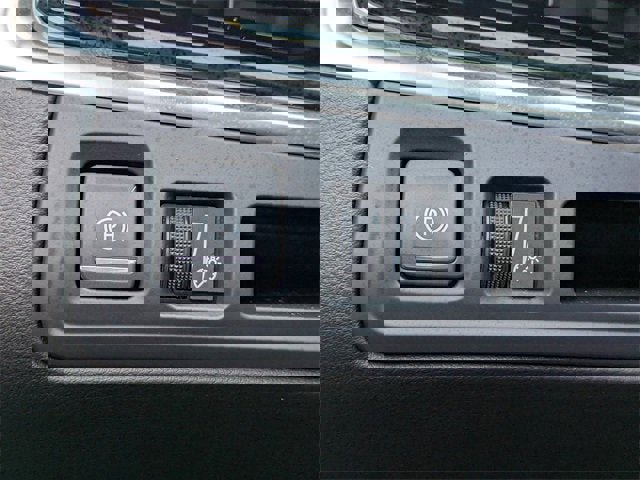 New 2025 Cadillac XT6 Luxury image 25