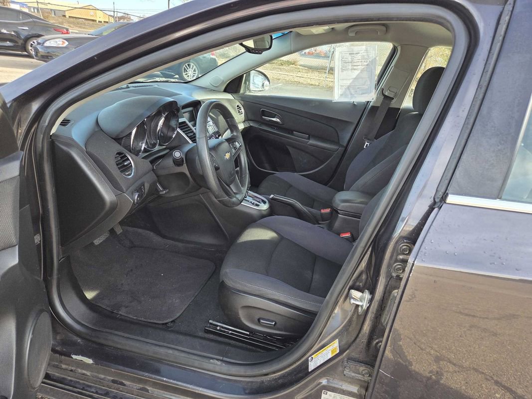 Used 2015 Chevrolet Cruze LT image 10