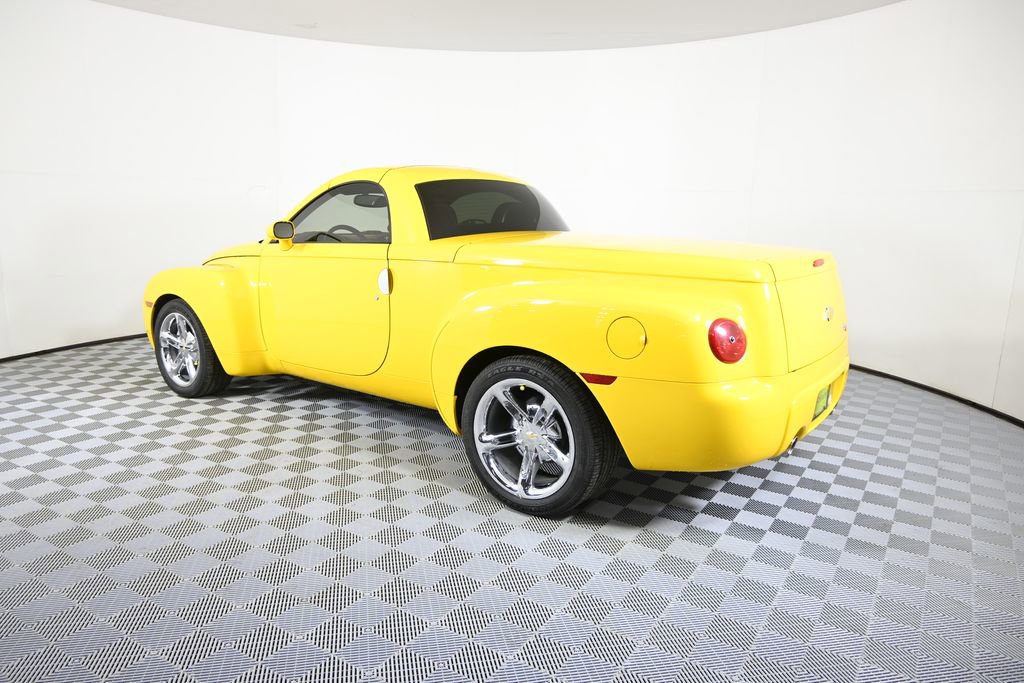 Used 2005 Chevrolet SSR w/ Preferred Equipment Group RWD image 4