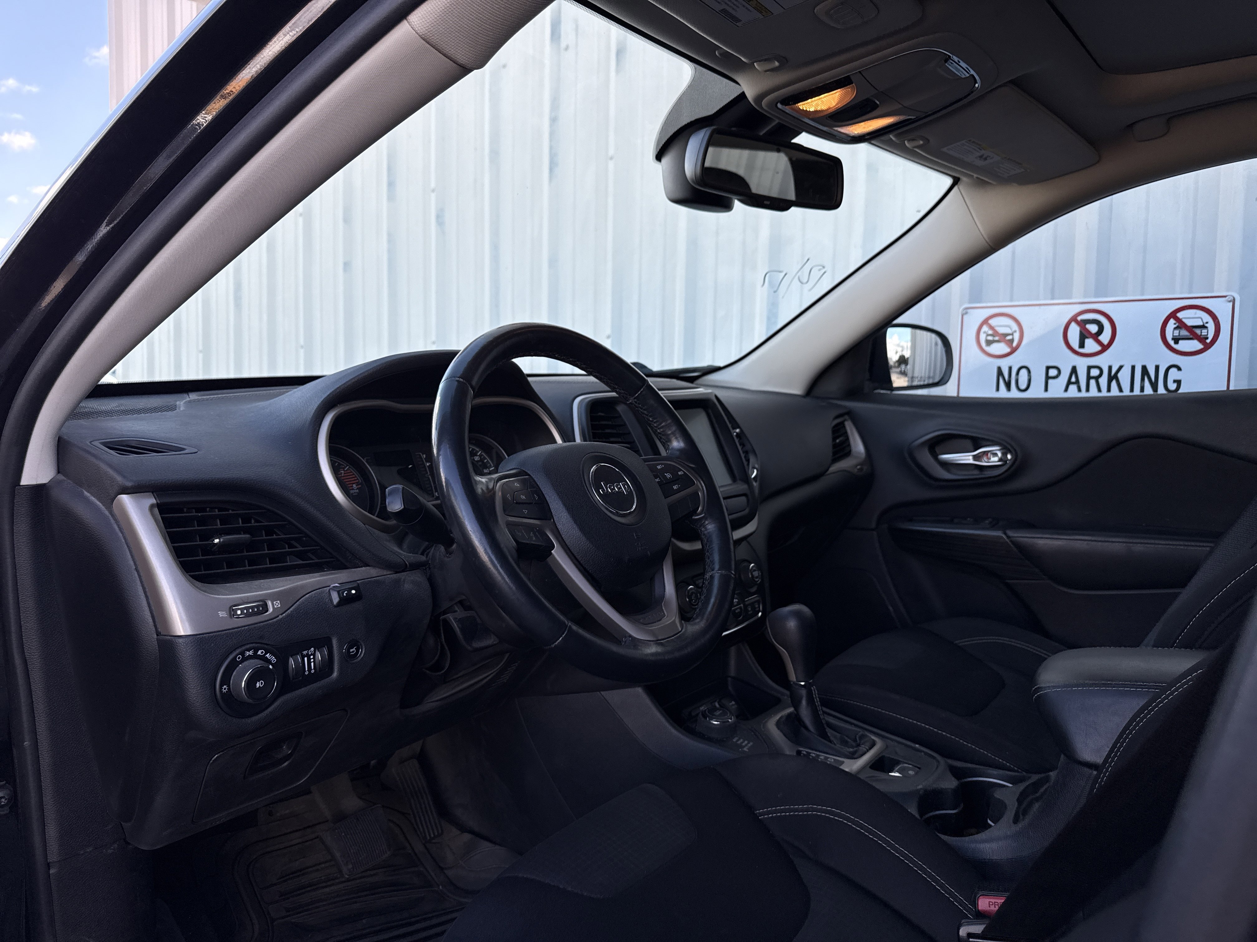 Used 2016 Jeep Cherokee Latitude w/ Comfort/Convenience Group image 11