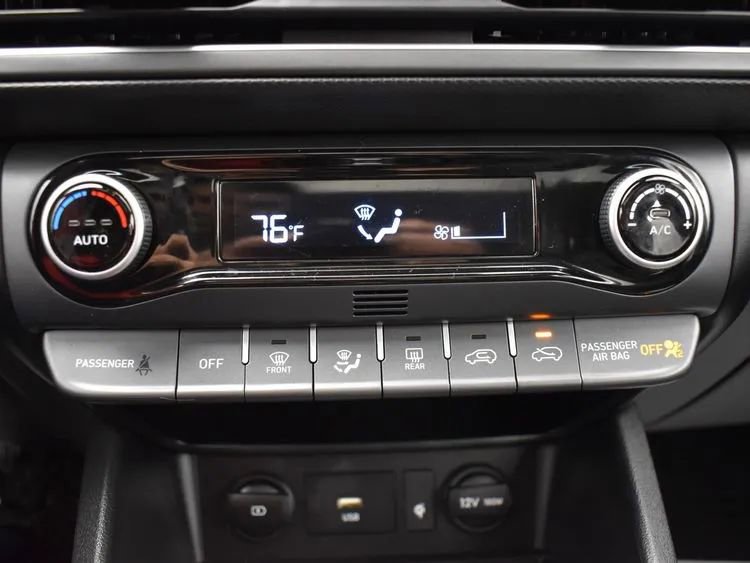 Used 2022 Hyundai Kona Limited w/ Cargo Package image 34