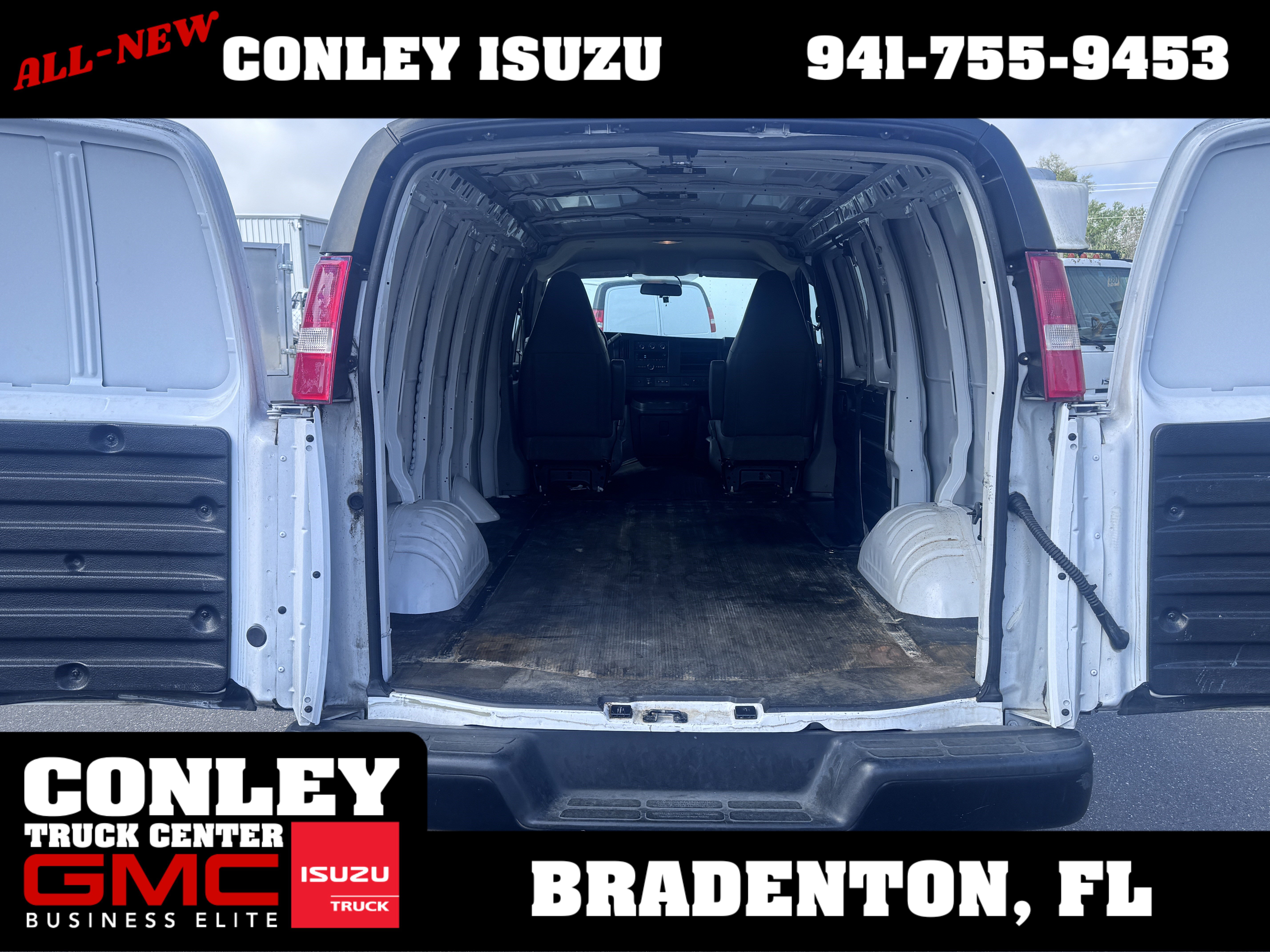 Used 2022 Chevrolet Express 2500 2500 RWD 135 w/ Driver Convenience Package image 7