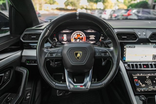 Used 2021 Lamborghini Urus AWD/4WD image 34