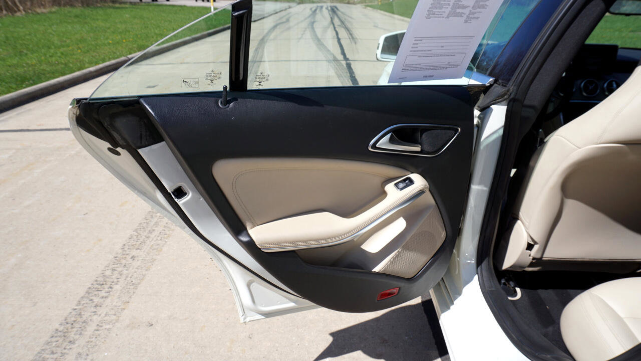 Used 2015 Mercedes-Benz CLA 250 image 26