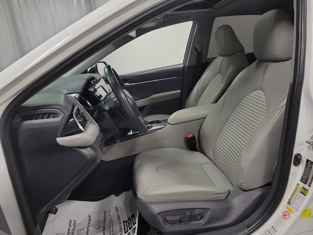 Used 2018 Toyota Camry SE w/ Moonroof Package FWD image 13