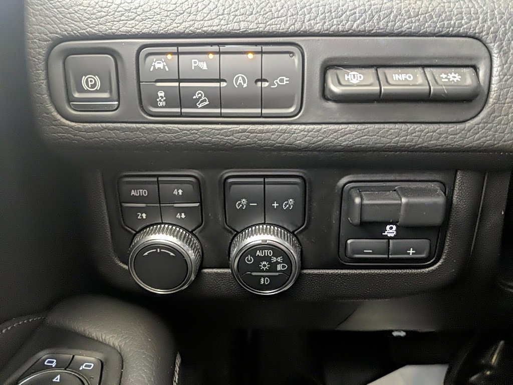 Used 2021 GMC Yukon Denali w/ Denali Premium Package image 31