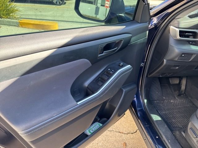 Used 2022 Toyota Highlander L image 18