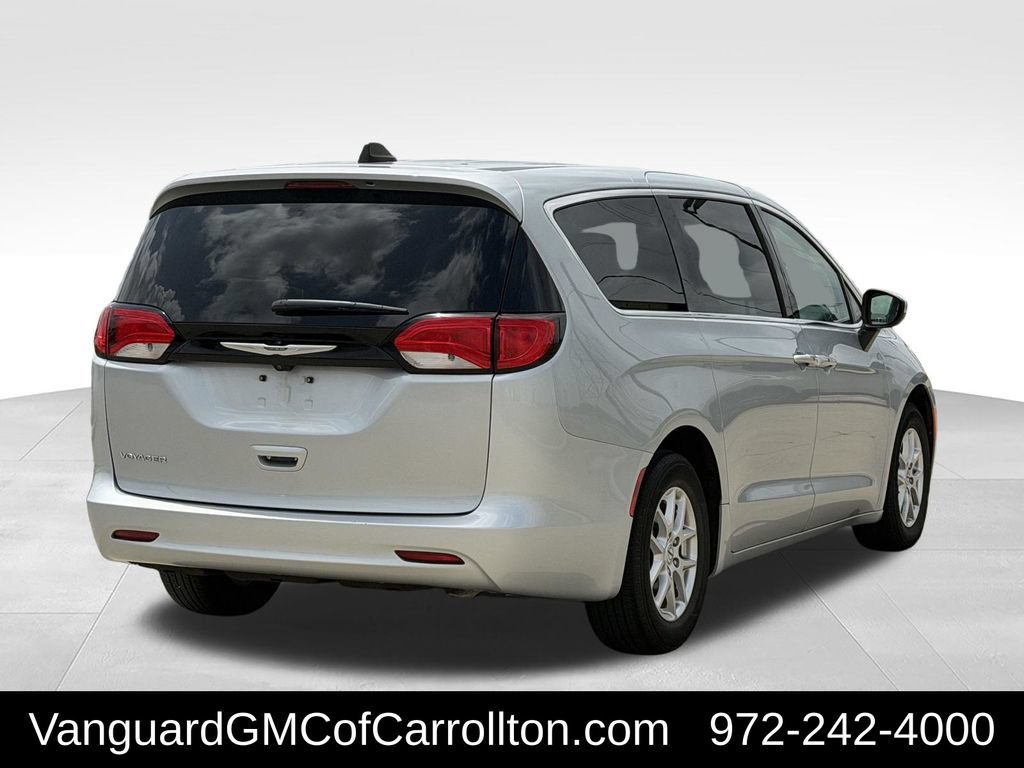 Used 2022 Chrysler Voyager LX FWD image 9