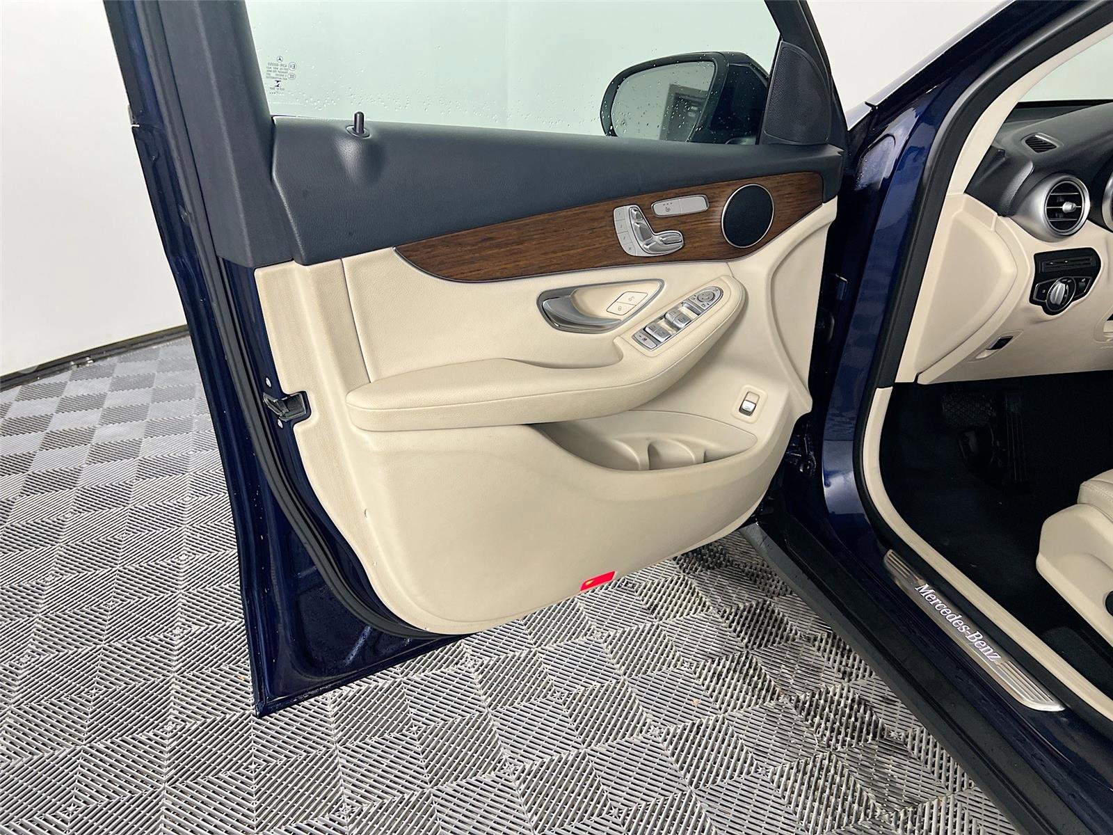 Used 2022 Mercedes-Benz GLC 300 4MATIC image 15