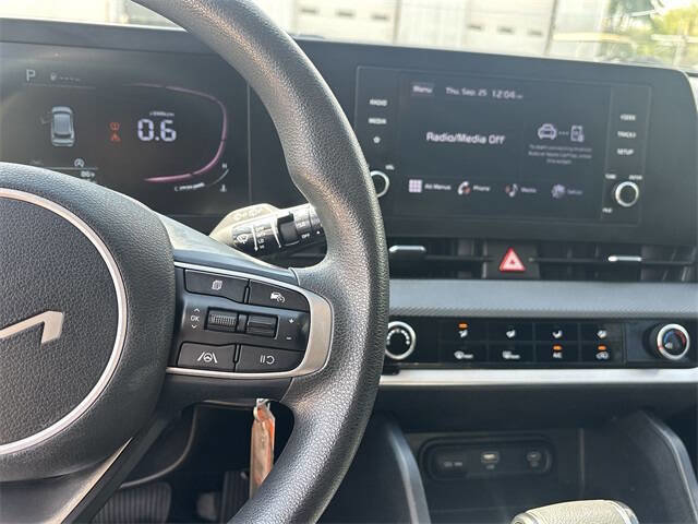 Used 2023 Kia Sportage LX image 11