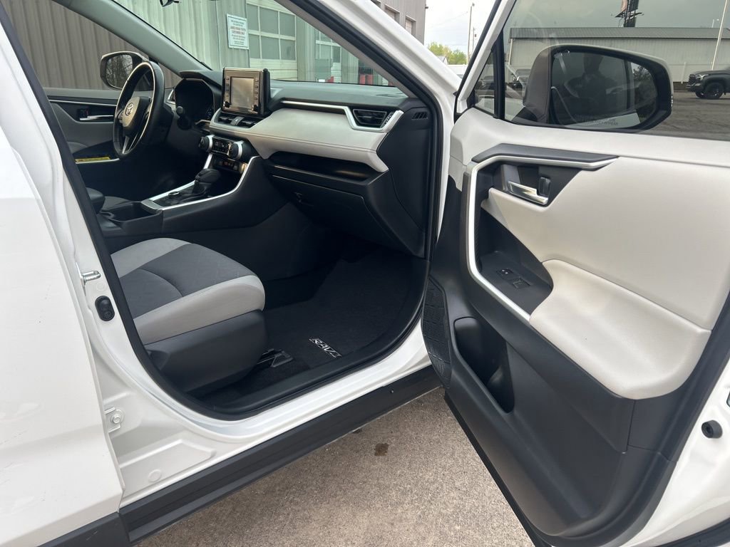 Used 2022 Toyota RAV4 XLE w/ XLE Grade Weather Package image 19