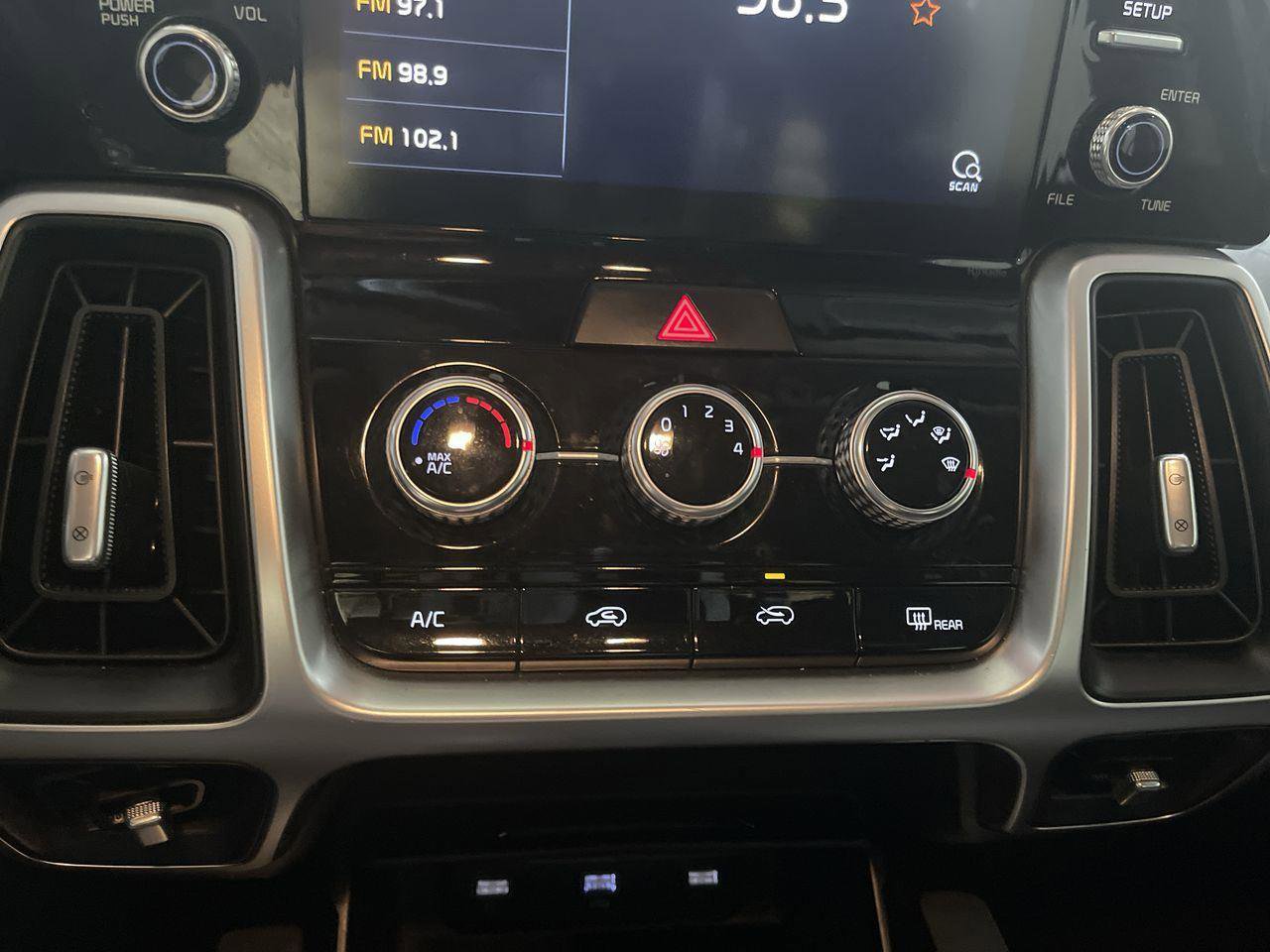 Used 2021 Kia Sorento LX image 18