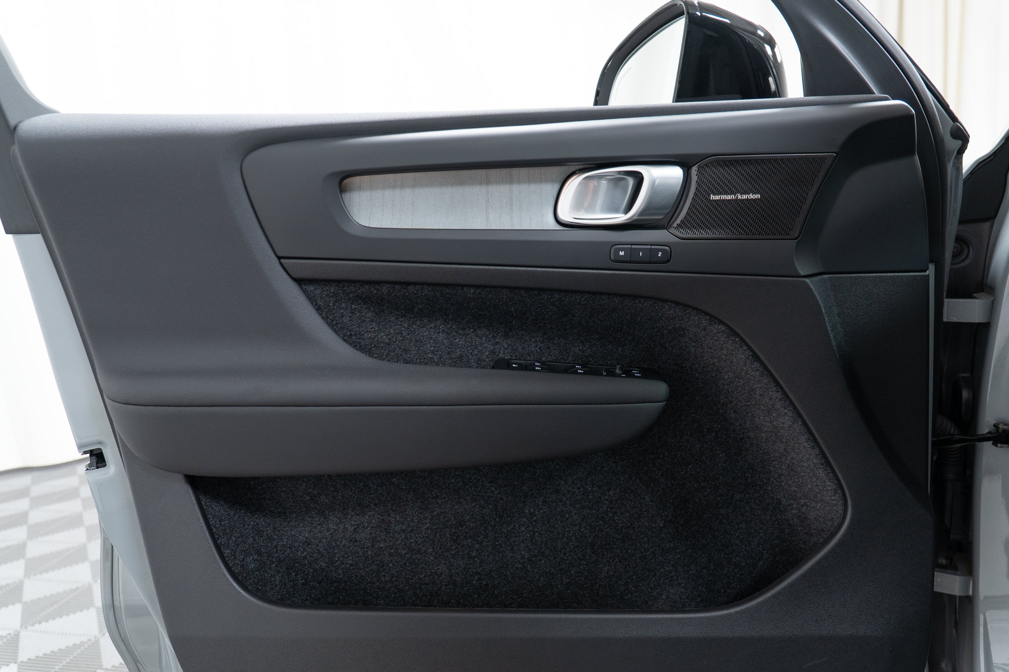 Certified 2025 Volvo XC40 B5 Plus AWD/4WD image 11