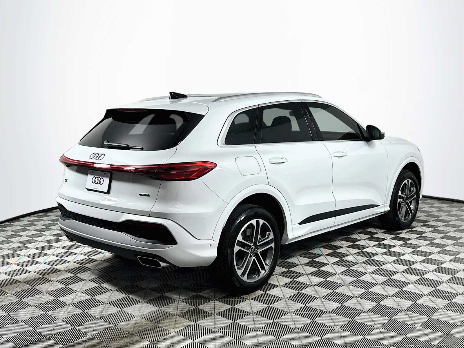 Certified 2025 Audi Q5 Premium w/ Convenience Package AWD/4WD image 7