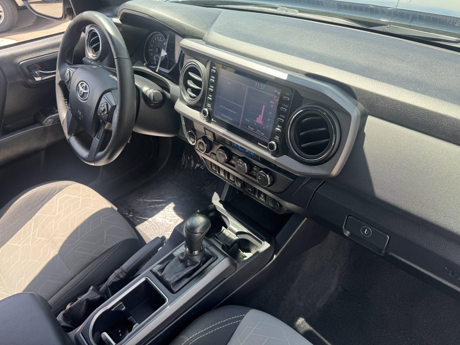 Used 2021 Toyota Tacoma TRD Off-Road w/ Technology Package AWD/4WD image 19