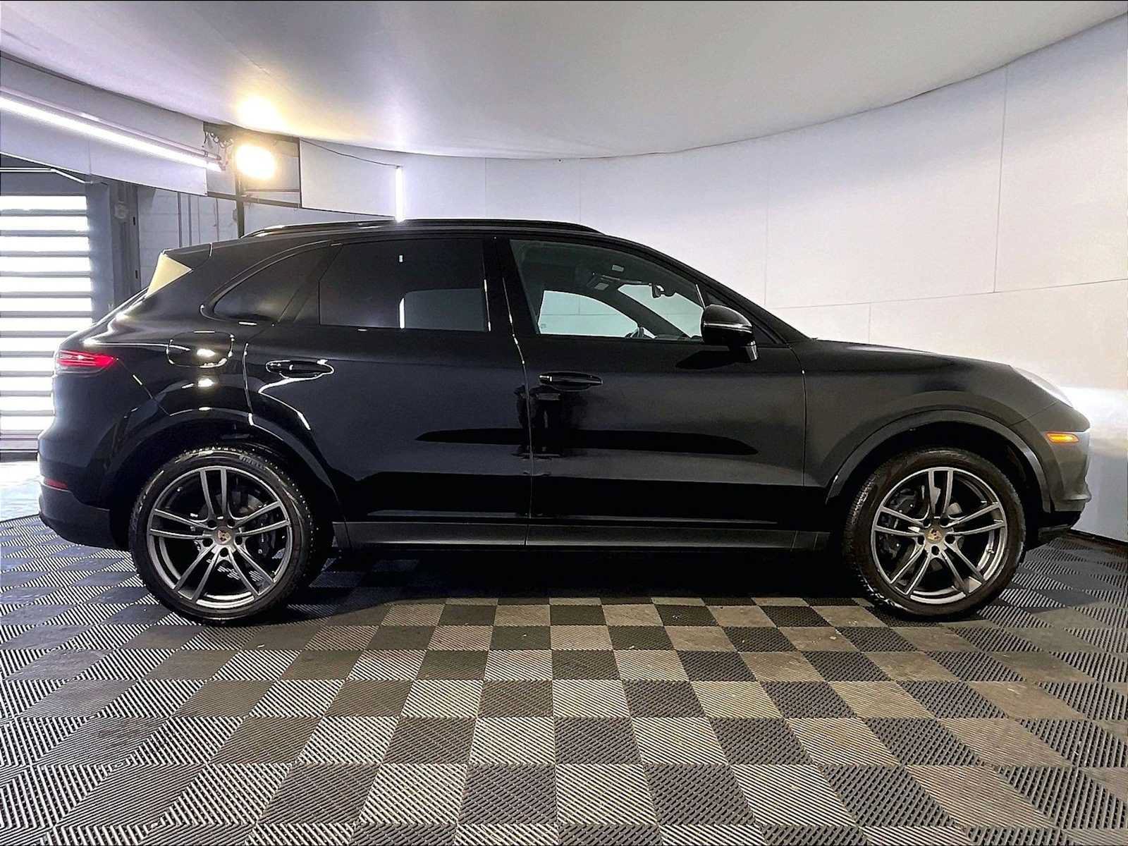 Certified 2023 Porsche Cayenne AWD/4WD image 8