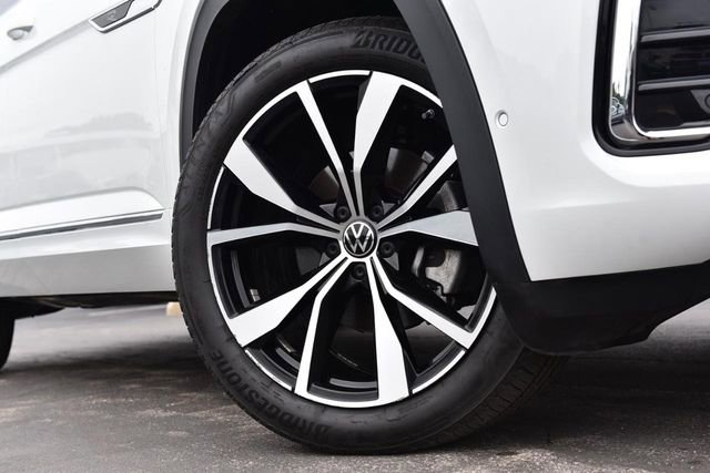 Used 2024 Volkswagen Atlas SEL Premium R-Line AWD/4WD image 3