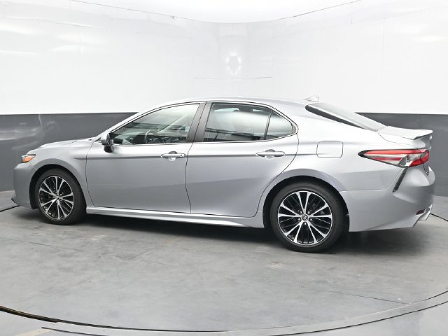 Used 2019 Toyota Camry SE FWD image 4