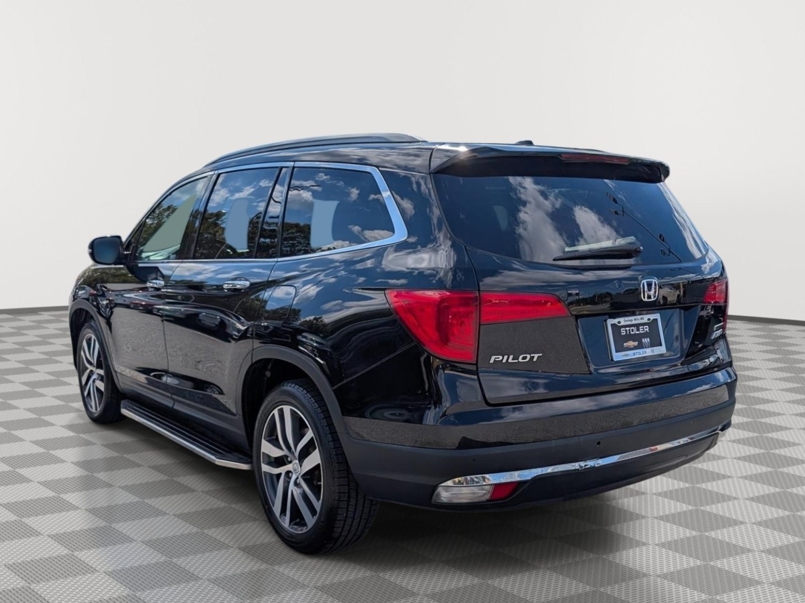Used 2017 Honda Pilot Touring image 3