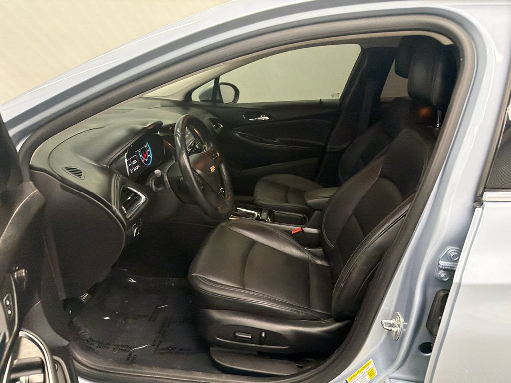 Used 2017 Chevrolet Cruze Premier FWD image 9