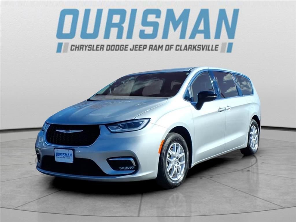 Certified 2024 Chrysler Pacifica Touring-L image 7