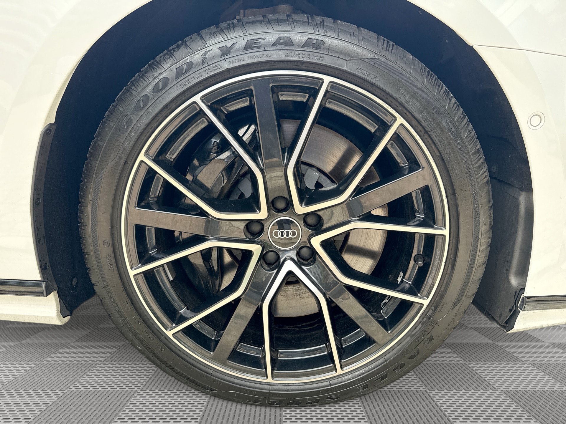 Used 2021 Audi A8 L 4.0T w/ Executive Plus Package AWD/4WD image 31
