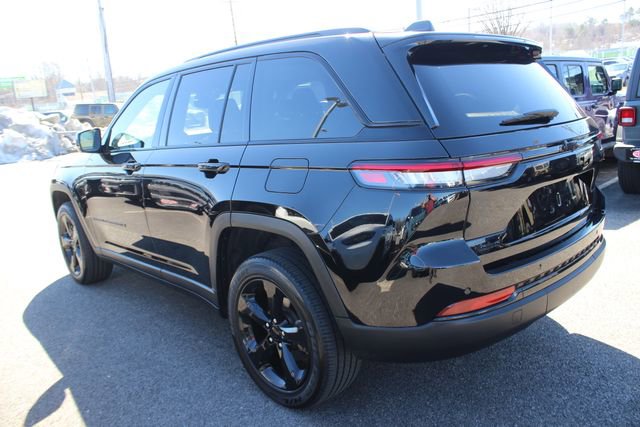 Used 2023 Jeep Grand Cherokee Altitude image 27