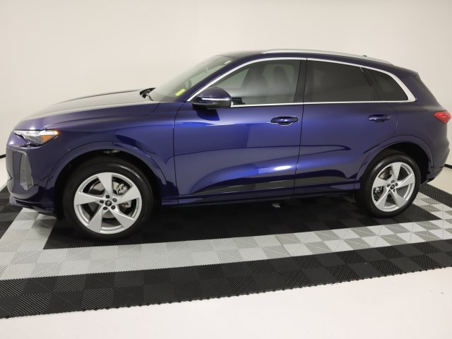 Certified 2025 Audi Q5 Premium w/ Premium Plus AWD/4WD image 2