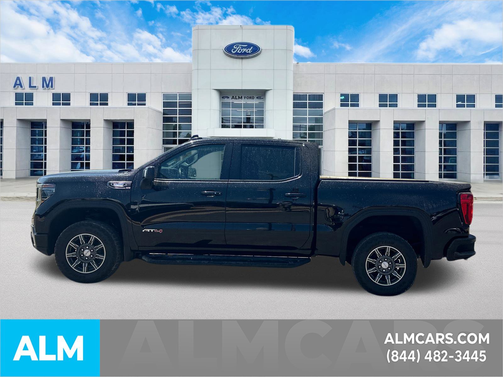 Used 2024 GMC Sierra 1500 AT4 w/ Technology Package AWD/4WD image 9