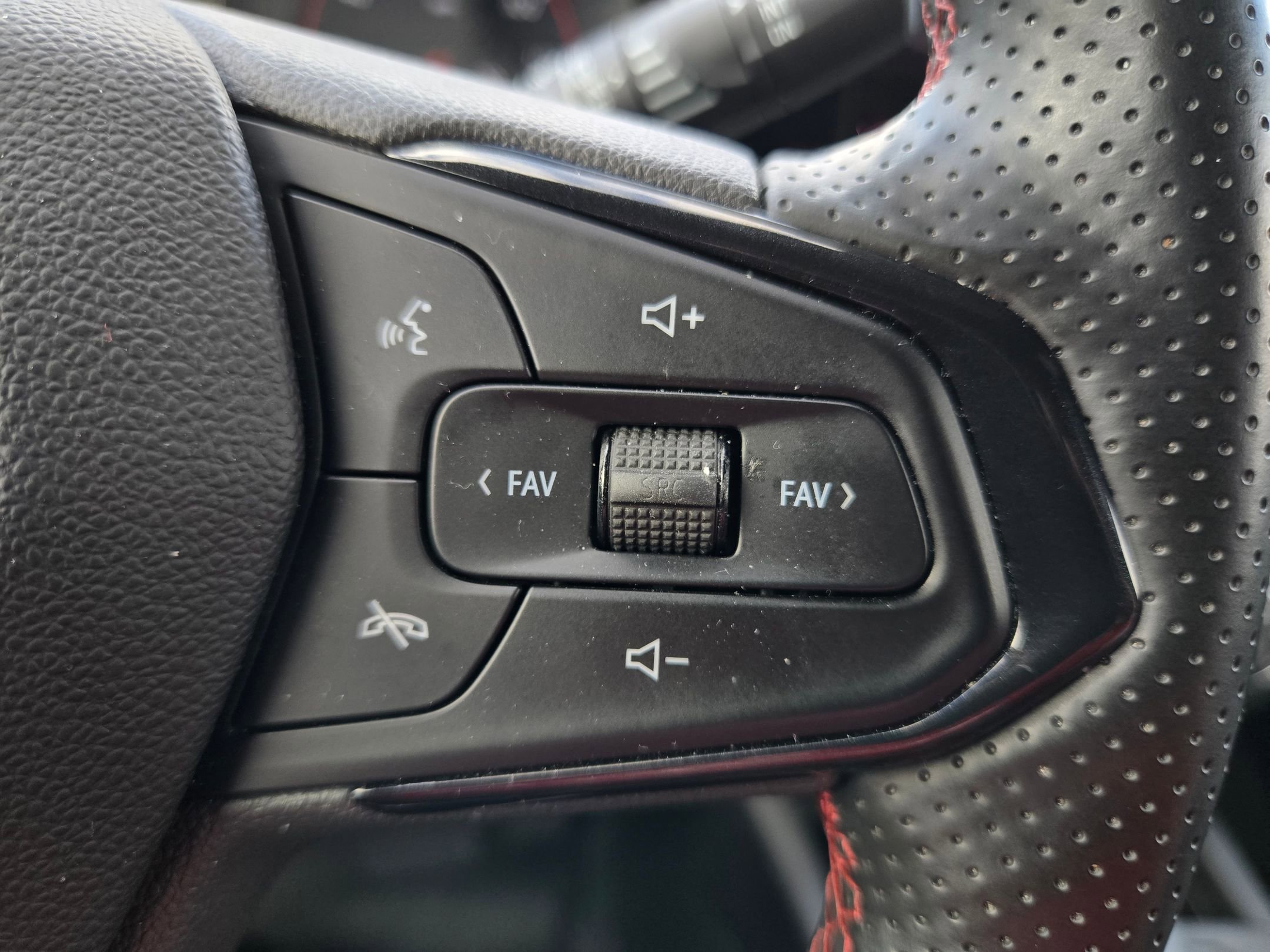 Used 2024 Chevrolet Trax RS image 26