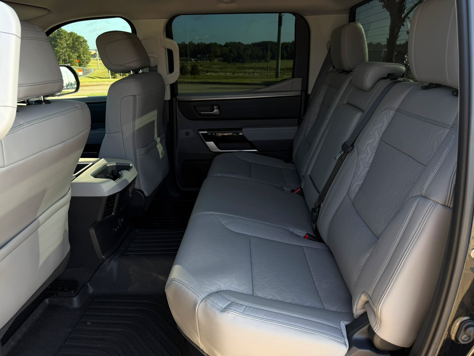 Used 2024 Toyota Tundra Limited AWD/4WD image 28