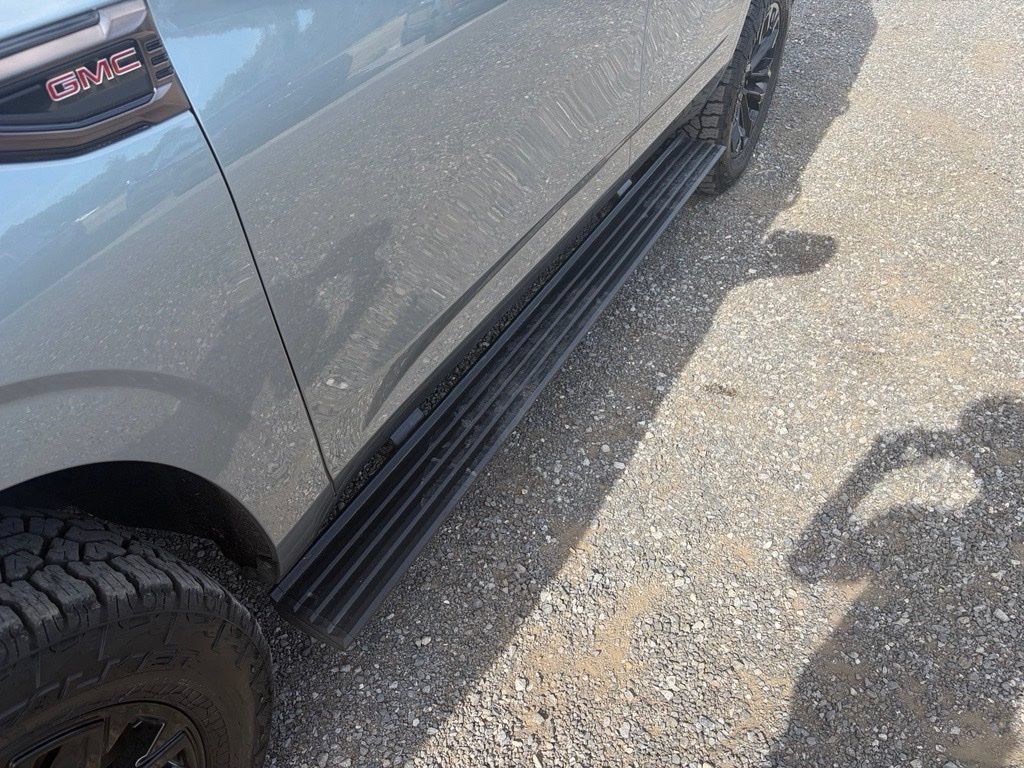 Used 2025 GMC Yukon AT4 Ultimate AWD/4WD image 14