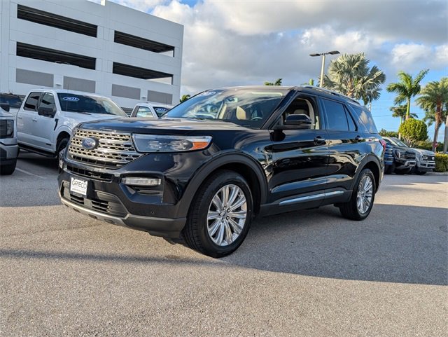Certified 2021 Ford Explorer Limited w/ Equipment Group 301A image 3