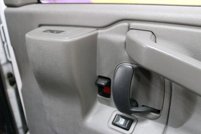 Used 2021 Chevrolet Express 2500 Extended RWD image 8