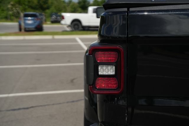 Used 2023 Jeep Gladiator Overland AWD/4WD image 42