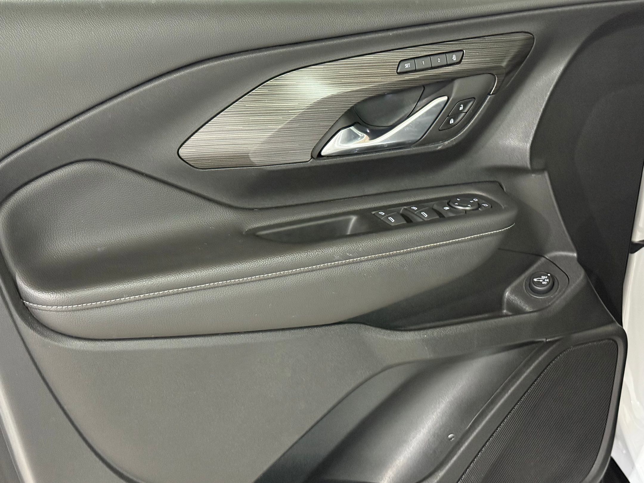 Used 2022 GMC Terrain SLT image 12