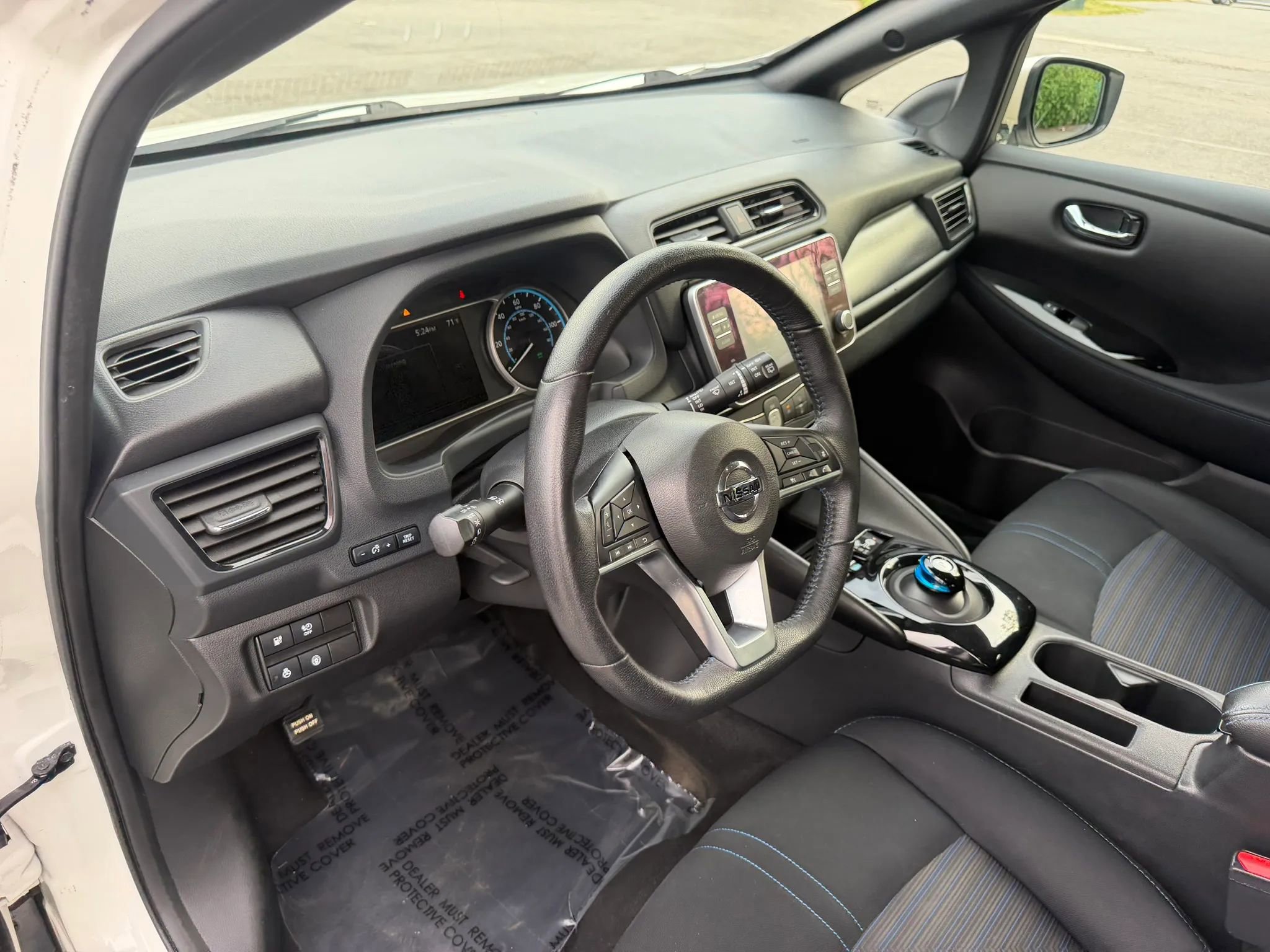 Used 2022 Nissan Leaf SV image 23