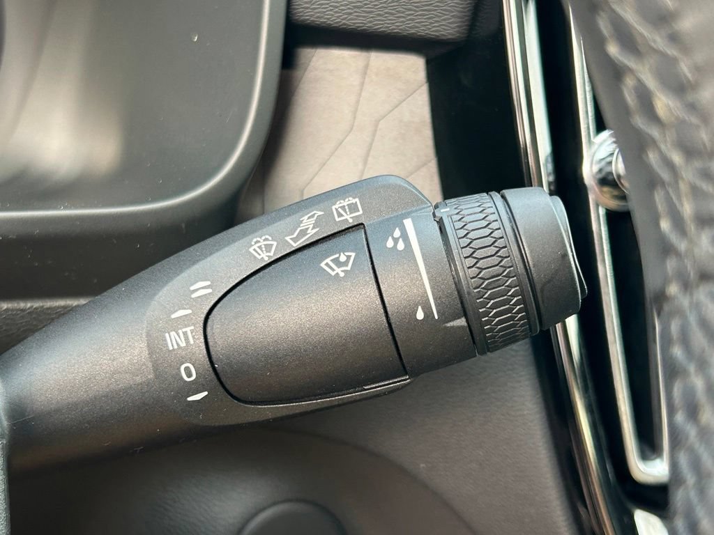 Used 2023 Volvo XC40 Recharge Ultimate AWD/4WD image 23
