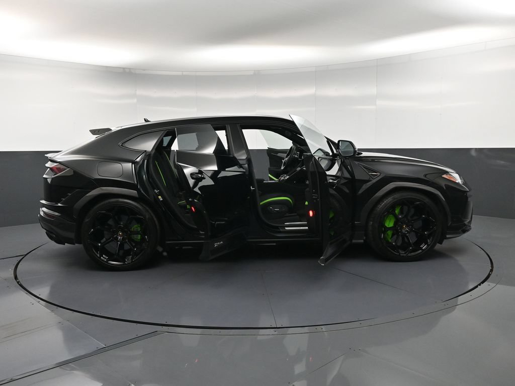 Used 2024 Lamborghini Urus Performante AWD/4WD image 41