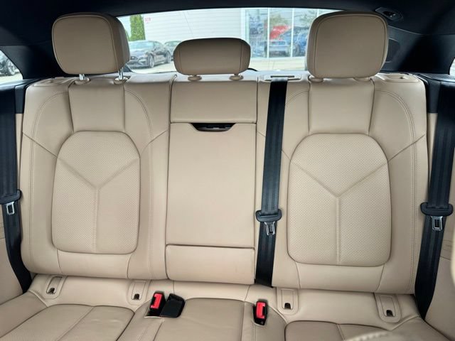 Used 2025 Porsche Macan AWD/4WD image 30