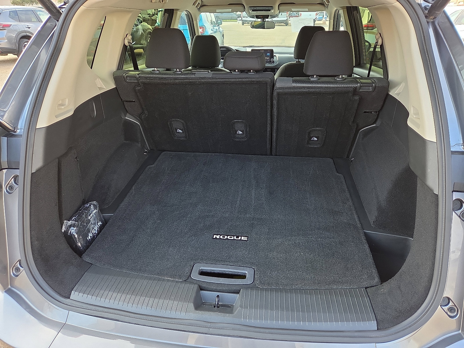 Used 2024 Nissan Rogue SV image 9